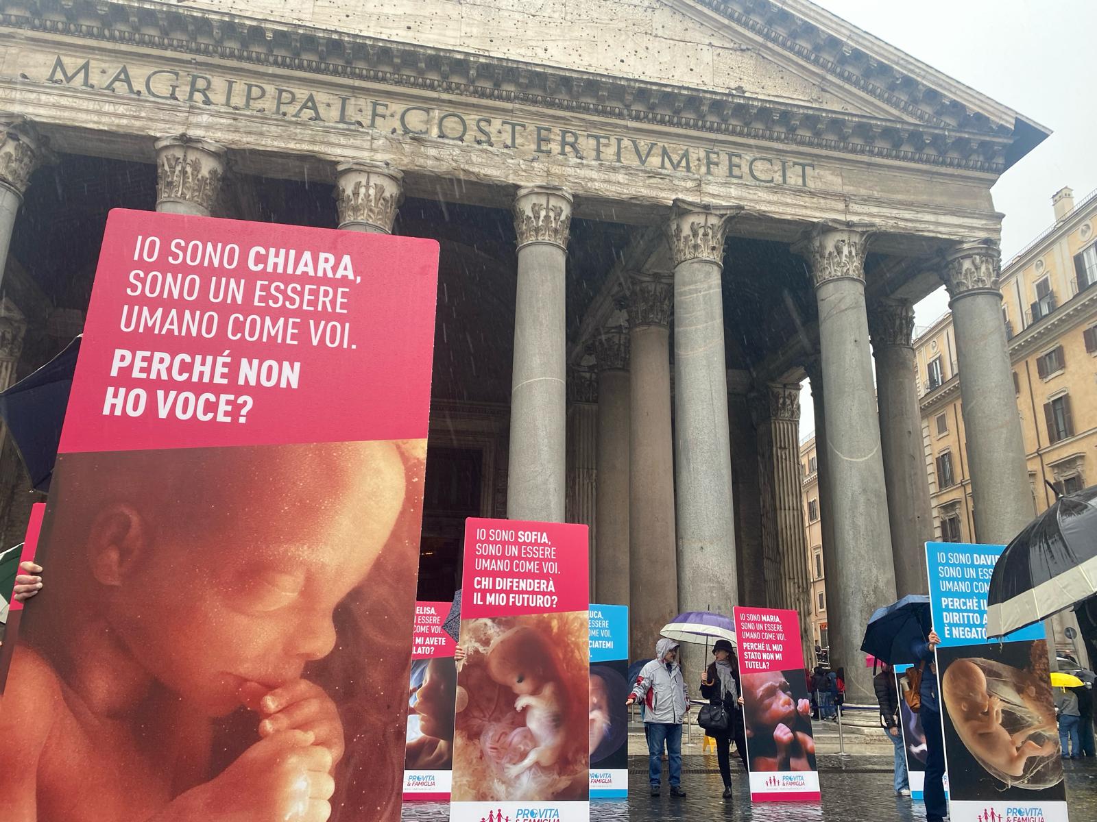 Giornata contro Discriminazioni. Nostro flash mob per difendere i bambini nel grembo materno 1